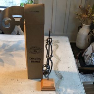 NWOT Tavern Puzzle Collection - Puzzle and Stand with Wooden Base.